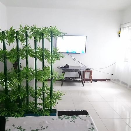 Taina'S Home Sukhumvit Бангкок Экстерьер фото
