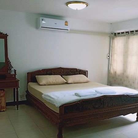 Taina'S Home Sukhumvit Бангкок Экстерьер фото