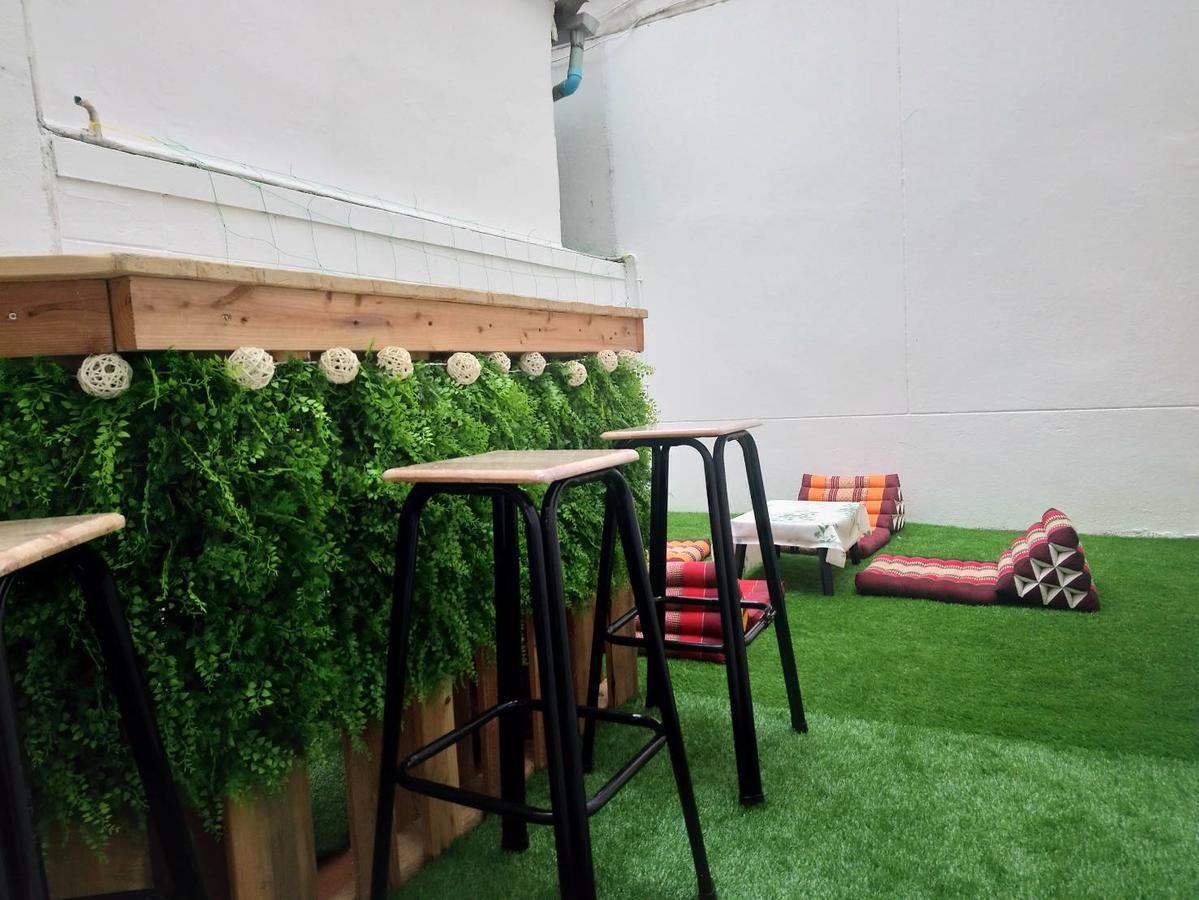 Taina'S Home Sukhumvit Бангкок Экстерьер фото
