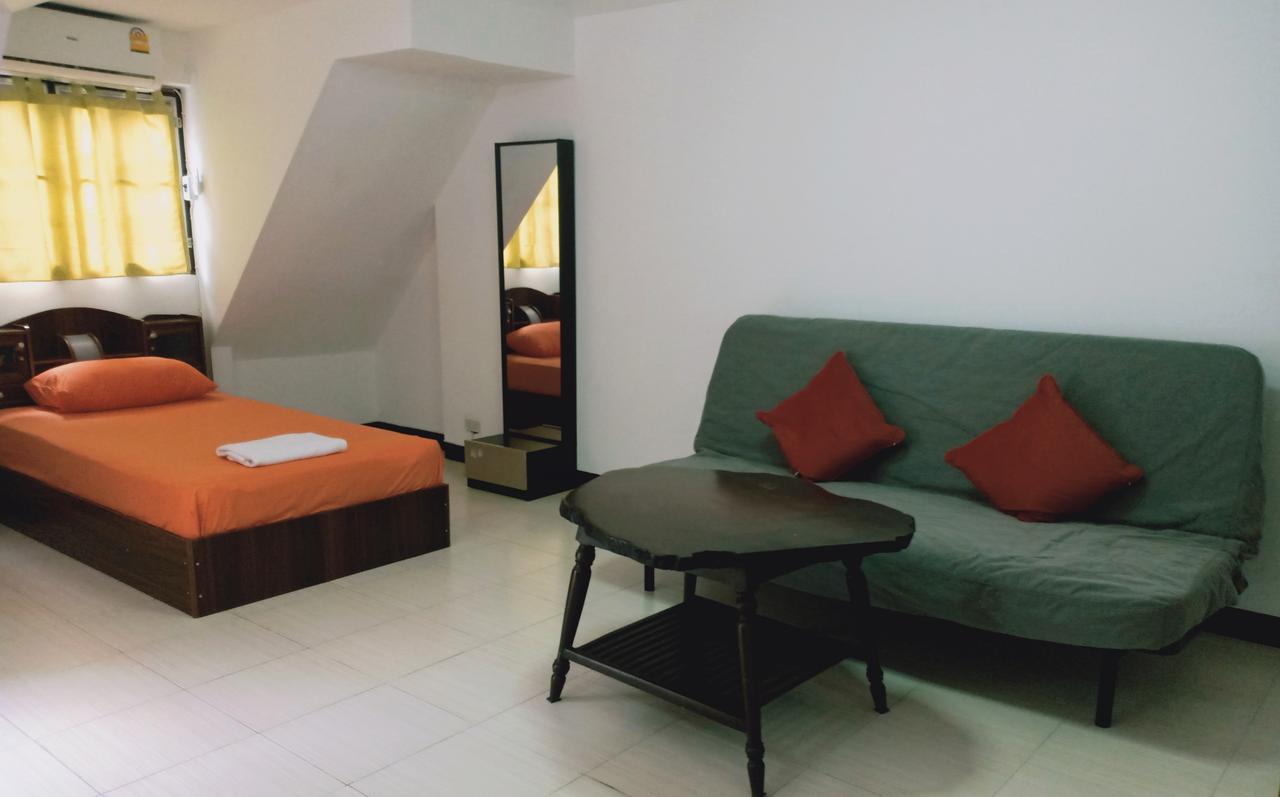 Taina'S Home Sukhumvit Бангкок Экстерьер фото
