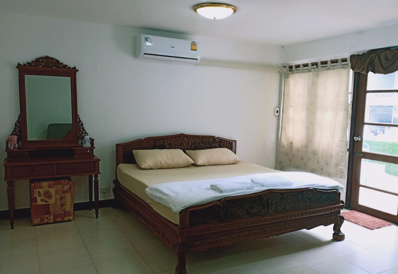 Taina'S Home Sukhumvit Бангкок Экстерьер фото